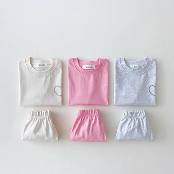 Летние корейские комплекты одежды для маленьких мальчиков из хлопка с рисунком сердца, короткий рукав + шорты, костюм для маленьких девочек и мальчиков, одежда из 2 предметов, Американская вилка.
